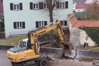 Mauer wird abgetragen 